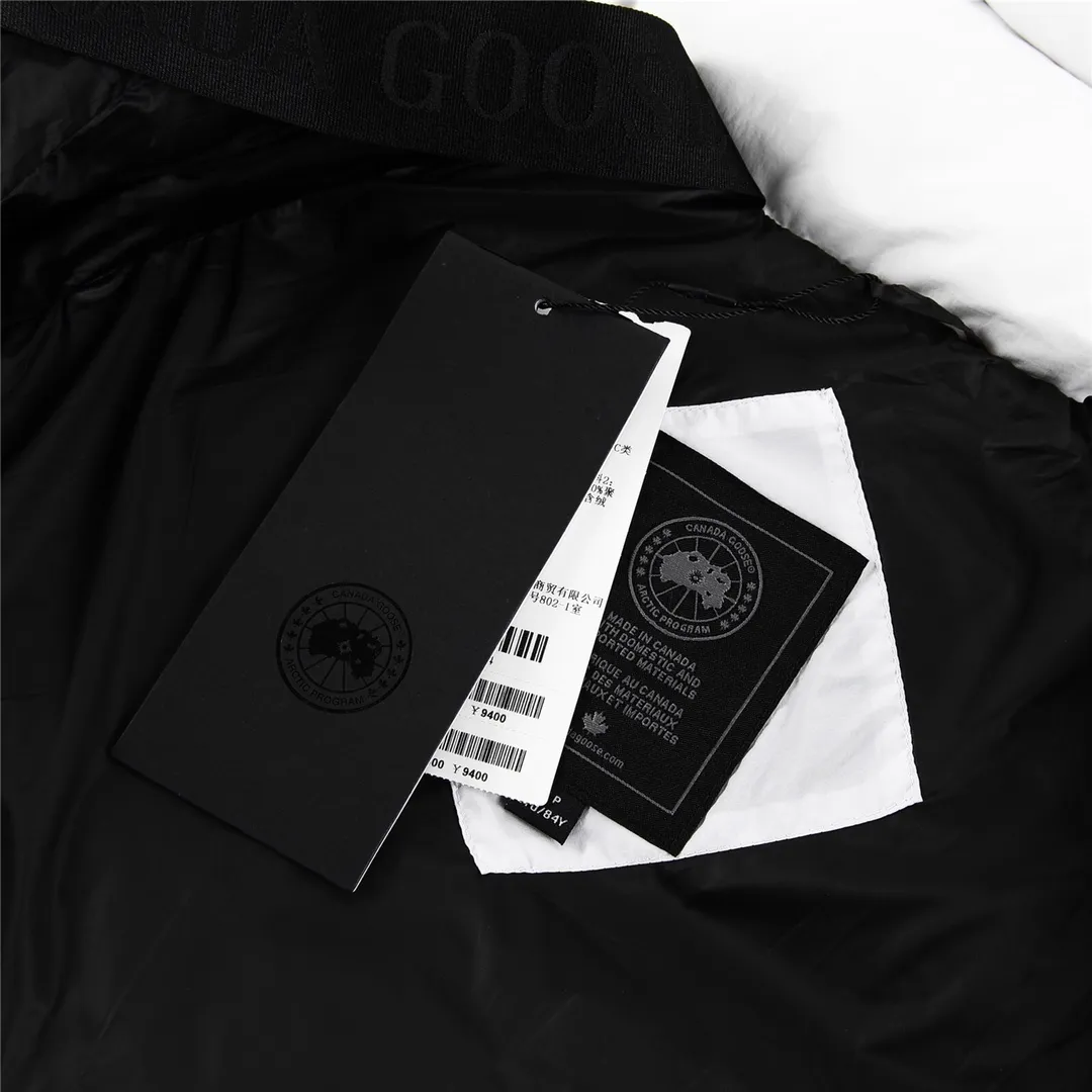 P780 CANADA GOOSE/Canada Goose Junction/3M Reflective Black Label Parker/2602LB Ouyang Nana's same Junction Parker is made of CORDURA@'s super-soft EnduraLuxe fabric, which enhances the durability of easy-to-wear parts, making it lightweight and durable. 360-degree reflective strips on the collar improve visibility in low-light environments. Features a removable hood for easy transition into warmer weather. Removable premium insulated hood can be adjusted both ways Color: Black White Sizes: XS-XXL